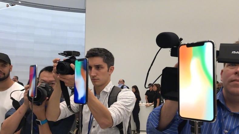 【早报】黄牛称iPhone 8订单火爆,预计炒至2万元起步